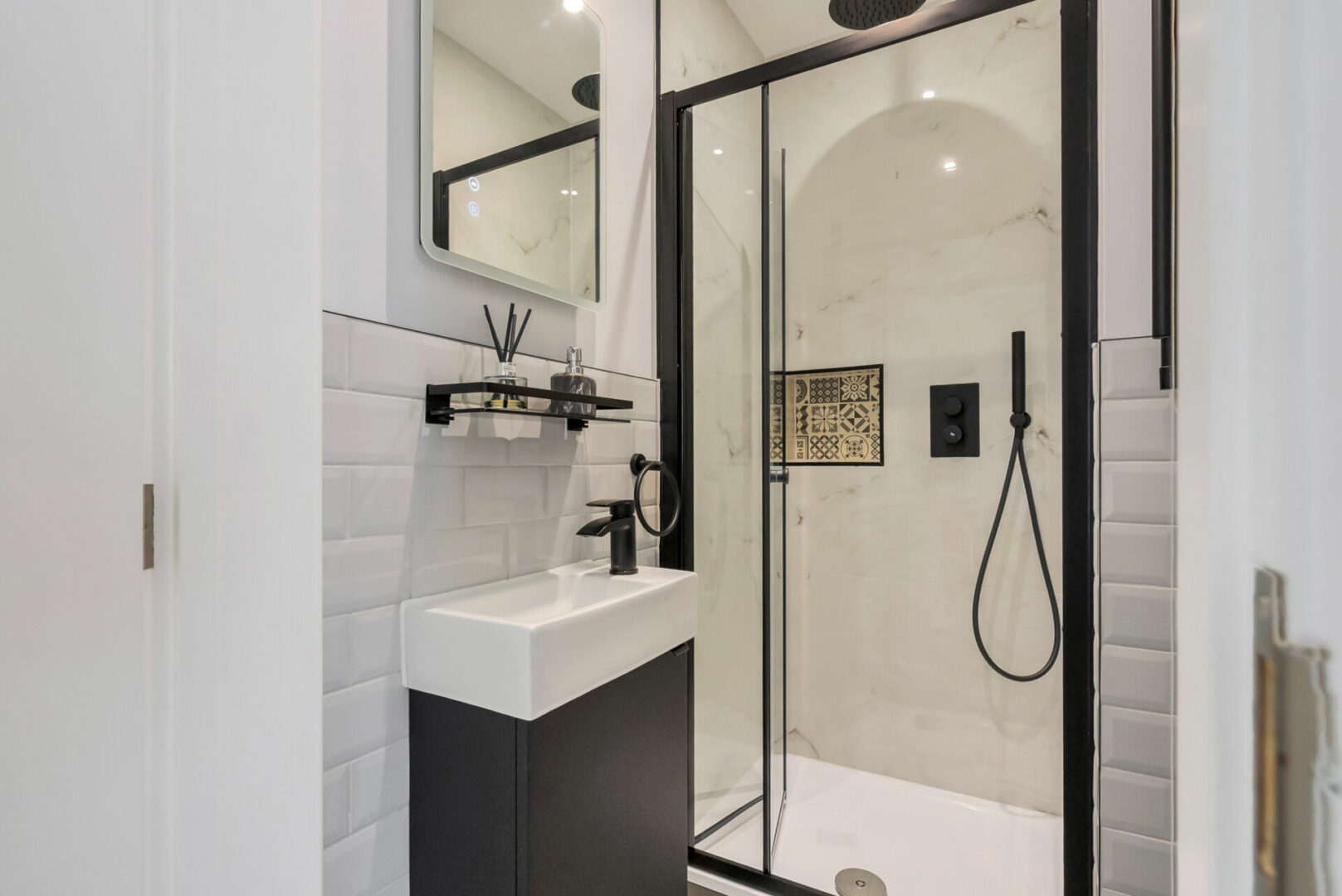 Bathroom with a sink, mirror and shower